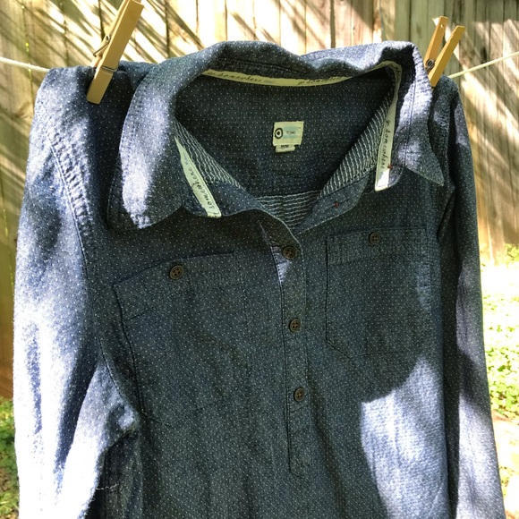 Toms Chambray button down - Picture 2 of 2